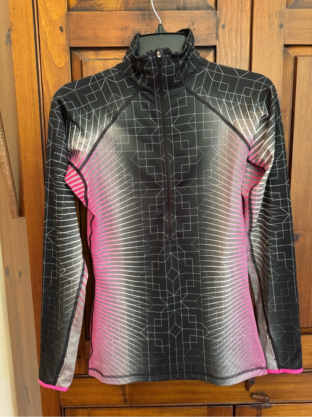 Nike Pro Dri-Fit Ladies Small Long-Sleeve Half-Zip Athletic Pullover. NWOT